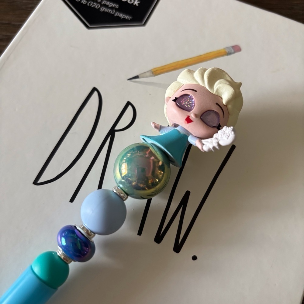 Disney Doorables: Frozen: Elsa handmade beaded pen